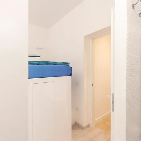 Center * كالياري